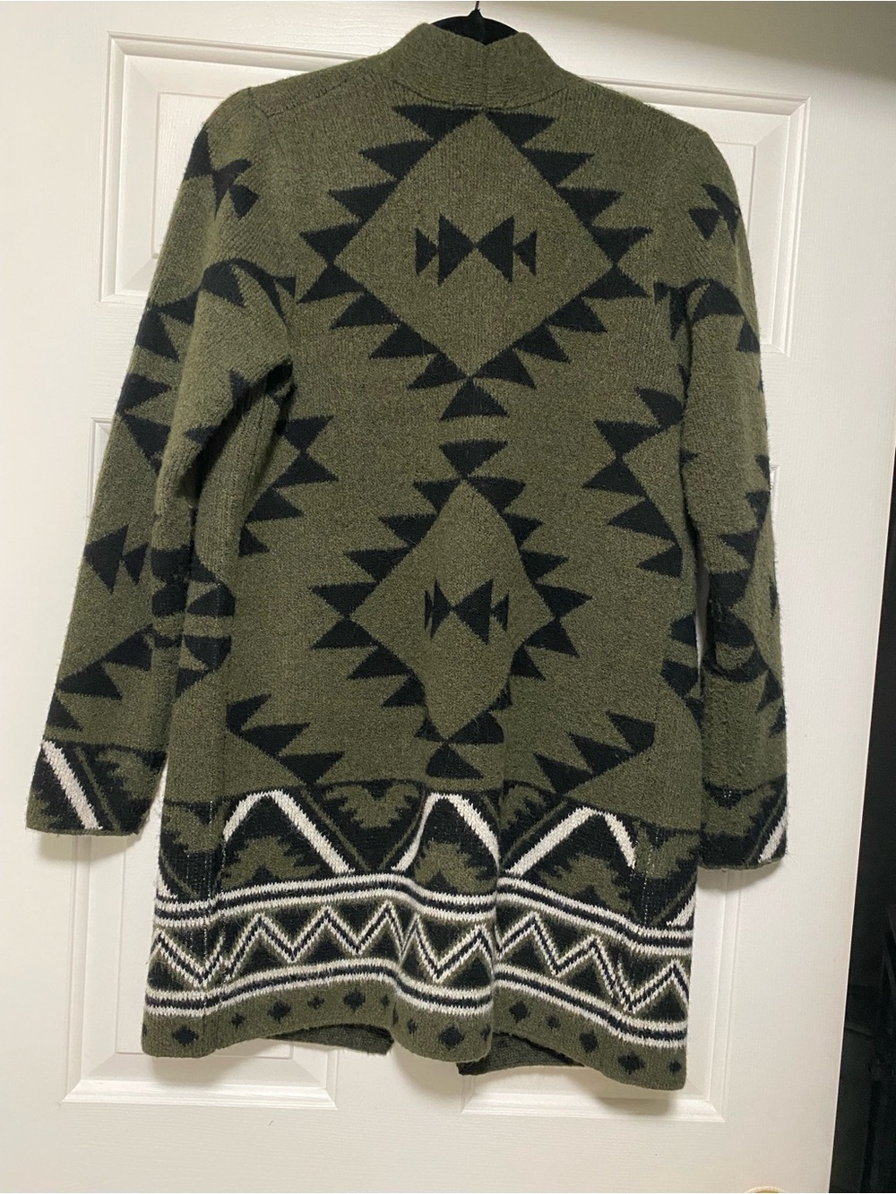 Stylish FRYE Olive & Black Aztec Open-Front Cardigan with Patterned Hem - Picture 2 of 8